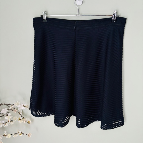 Forever 21+ Shadow Mesh Skater Skirt Size 2X - Picture 4 of 4